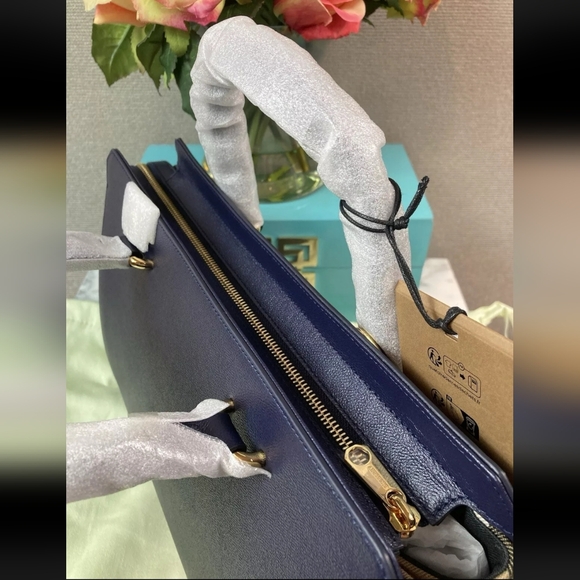 Burberry Banwell Satchel w/dustbag,  COA, And Matching Card Holder. NWT - Picture 6 of 14